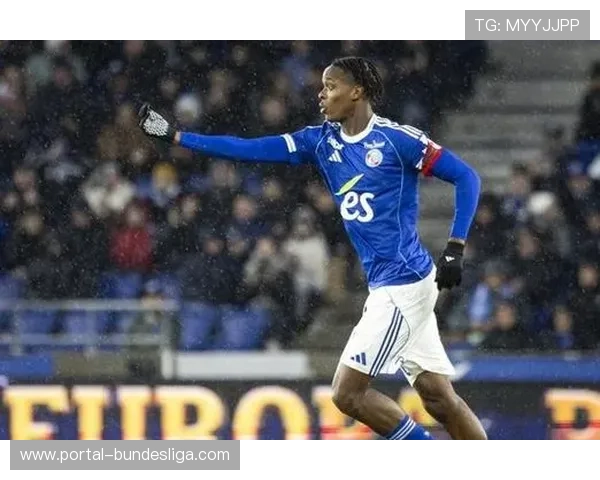 斯特拉斯堡球迷抗议主帅离任，俱乐部附庸地位激化争议